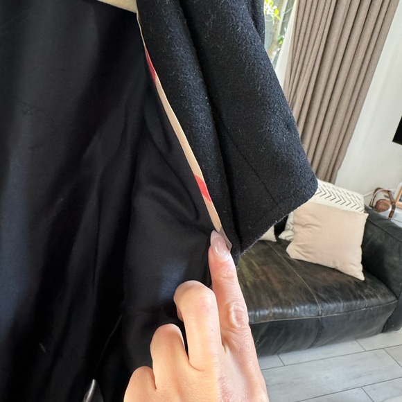Burberry Black Wool and Cashmere Coat with Belt - Picture 6 of 9